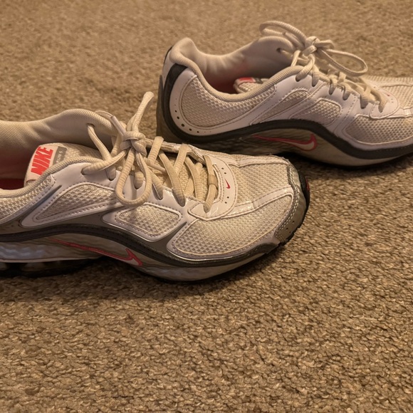 Nike Shoes - Nike Reax Run 5 White Pink Silver Size 9